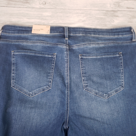 NYDJ Girlfriend Jeans Plus Size Capri's Denim 16W NEW Lovesick Medium Wash - Picture 8 of 12